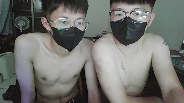 zhu000000 online show from 04-11-26, 01:37