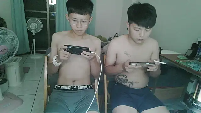 zhu000000 online show from 04-19-26, 02:38