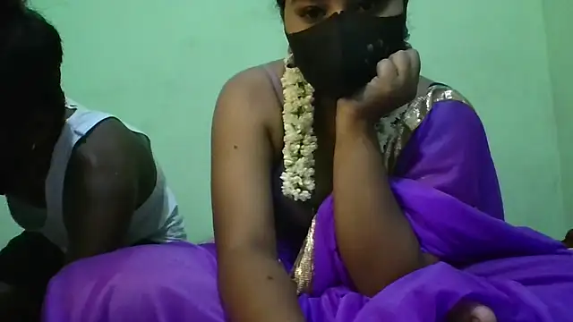 Snapshot of Shneeha_le chatting on 10-07-25, 02:14 Shneeha le online show from 10-07-25, 02:14