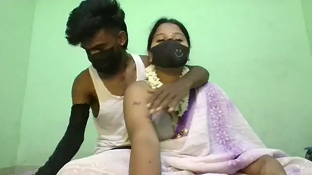 Snapshot of Shneeha_le chatting on 10-15-25, 05:02 Shneeha le online show from 10-15-25, 05:02