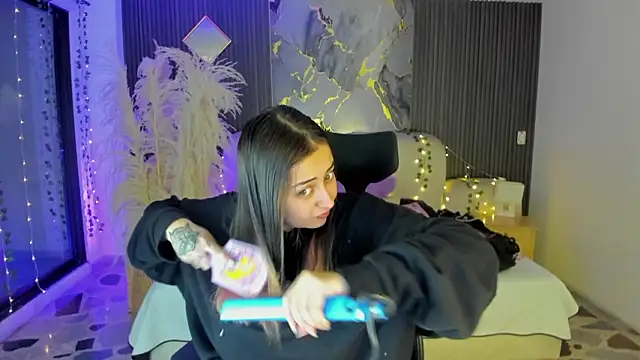 SarahCastro1  online show from 02-07-26, 04:05