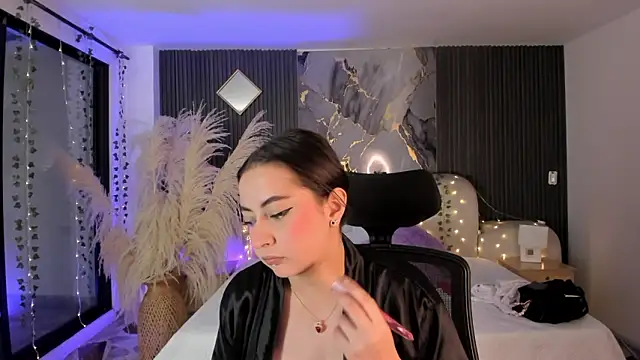 SarahCastro1  online show from 02-15-26, 04:53