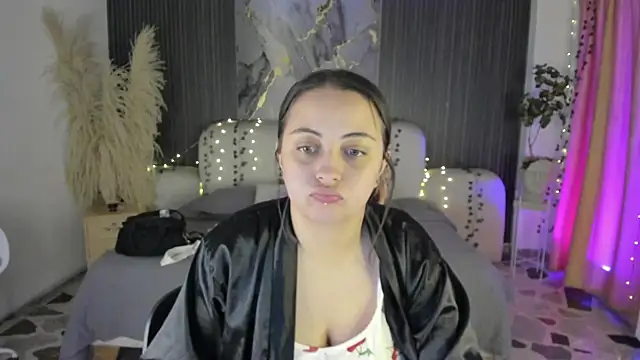 SarahCastro1  online show from 04-04-26, 04:11