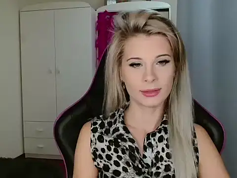 KristineGlow online show from 10-24-25, 06:21