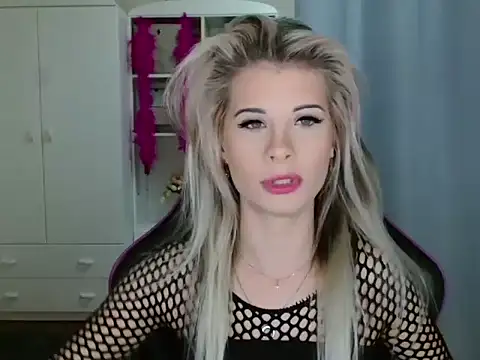 KristineGlow online show from 10-31-25, 07:20