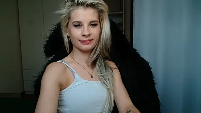 Snapshot of KristineGlow chatting on 06-30-26, 06:20 KristineGlow online show from 06-30-26, 06:20