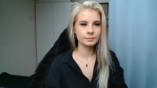 Snapshot of KristineGlow chatting on 07-13-26, 02:09 KristineGlow online show from 07-13-26, 02:09