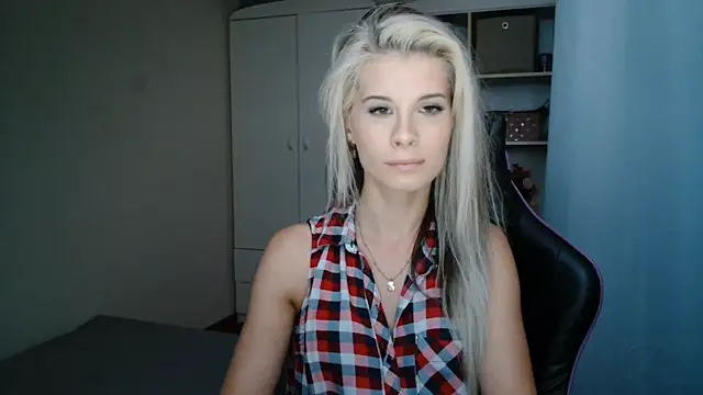 Snapshot of KristineGlow chatting on 07-28-26, 06:20 KristineGlow online show from 07-28-26, 06:20