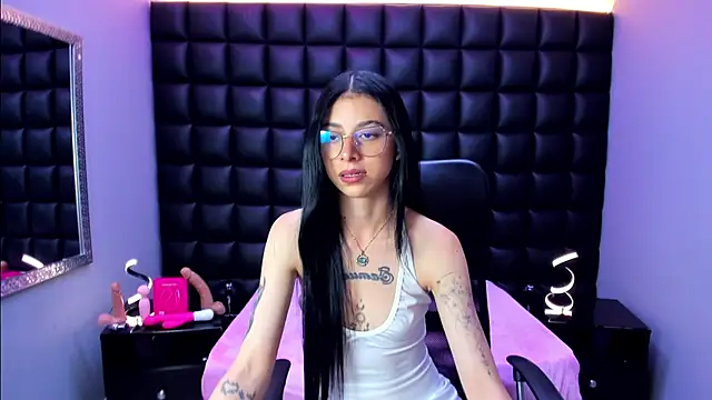 Dulce Miaa  online show from 07-06-26, 06:21