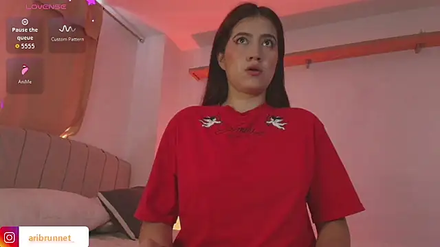 BrunnetAri  online show from 12-22-25, 05:21