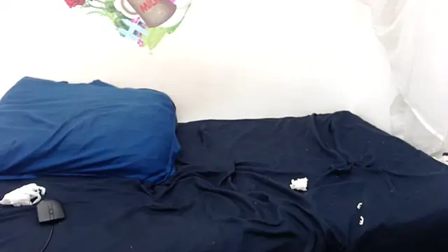 Snapshot of XSexySnow30XX chatting on 10-17-25, 11:07 XSexySnow30XX online show from 10-17-25, 11:07