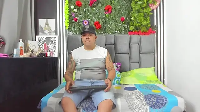 Snapshot of Hornycouple_Hot chatting on 11-07-25, 08:20 Hornycouple Hot online show from 11-07-25, 08:20