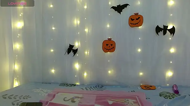 Snapshot of NoraParkeer chatting on 10-09-25, 07:01 NoraParkeer online show from 10-09-25, 07:01