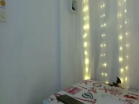 Snapshot of NoraParkeer chatting on 10-28-25, 07:16 NoraParkeer online show from 10-28-25, 07:16