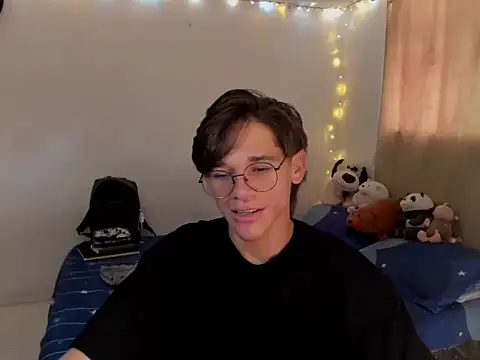 Tom Blues online show from 10-30-25, 05:35