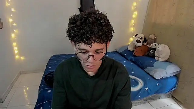 Tom Blues online show from 11-24-25, 04:51