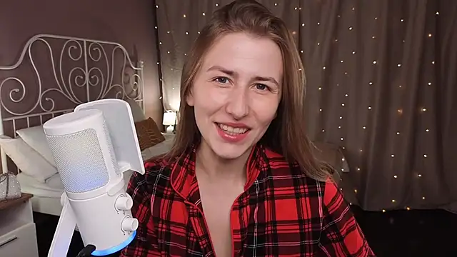 Snapshot of VesperaCeleste chatting on 11-09-25, 08:45 VesperaCeleste online show from 11-09-25, 08:45