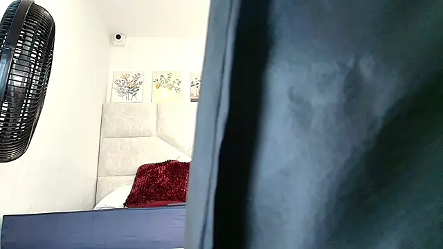 Snapshot of elizawiliamst chatting on 11-12-25, 11:32 elizawiliamst online show from 11-12-25, 11:32