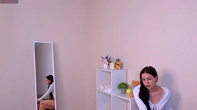 Snapshot of miacuteeee chatting on 10-23-25, 04:06 miacuteeee online show from 10-23-25, 04:06