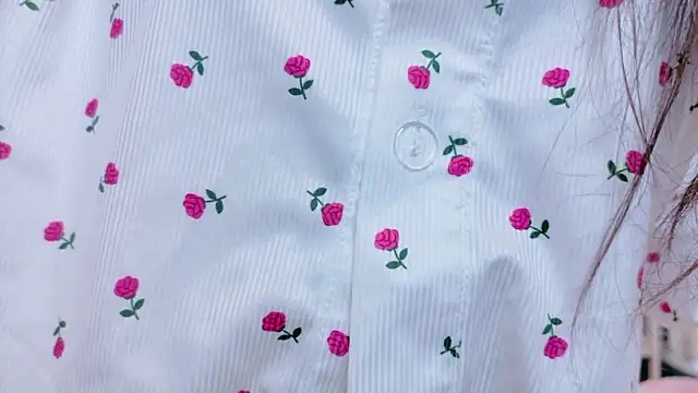 Snapshot of RIRI-style chatting on 10-17-25, 02:52 RIRI-style online show from 10-17-25, 02:52