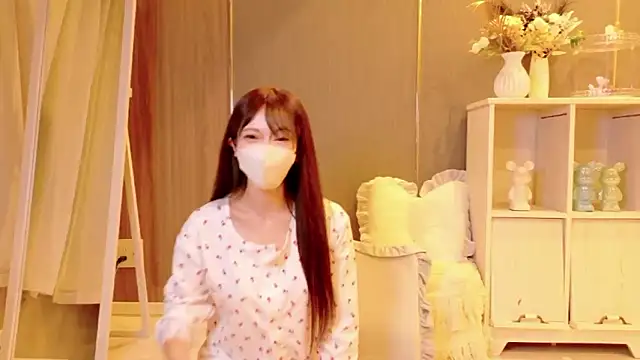 Snapshot of RIRI-style chatting on 10-19-25, 07:42 RIRI-style online show from 10-19-25, 07:42