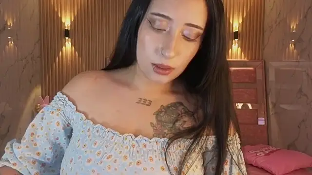 Snapshot of m_eris_s chatting on 12-17-25, 01:17 m eris s online show from 12-17-25, 01:17