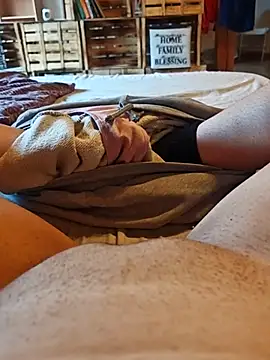 Snapshot of Horny_mummy chatting on 02-18-26, 02:46 Horny mummy online show from 02-18-26, 02:46