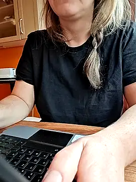 Snapshot of Horny_mummy chatting on 02-25-26, 08:13 Horny mummy online show from 02-25-26, 08:13