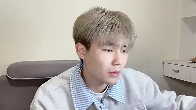 Snapshot of xiaoyang5200 chatting on 01-19-26, 04:22 xiaoyang5200 online show from 01-19-26, 04:22