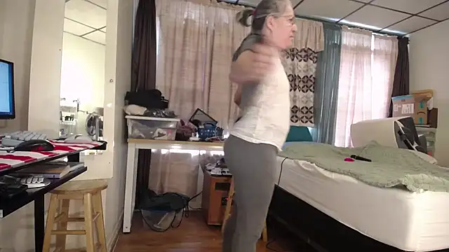 Snapshot of ANALTRAINING4U2 chatting on 02-19-25, 04:00 ANALTRAINING4U2 online show from 02-19-25, 04:00