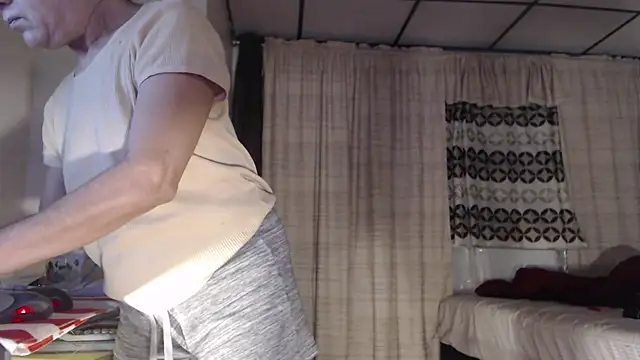 Snapshot of ANALTRAINING4U2 chatting on 10-29-25, 06:15 ANALTRAINING4U2 online show from 10-29-25, 06:15