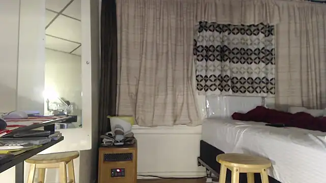 Snapshot of ANALTRAINING4U2 chatting on 11-21-25, 04:44 ANALTRAINING4U2 online show from 11-21-25, 04:44