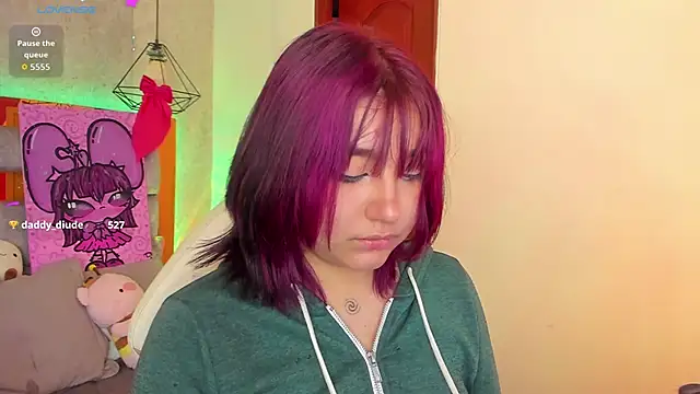 Snapshot of sophiievv chatting on 12-20-25, 07:15 sophiievv online show from 12-20-25, 07:15