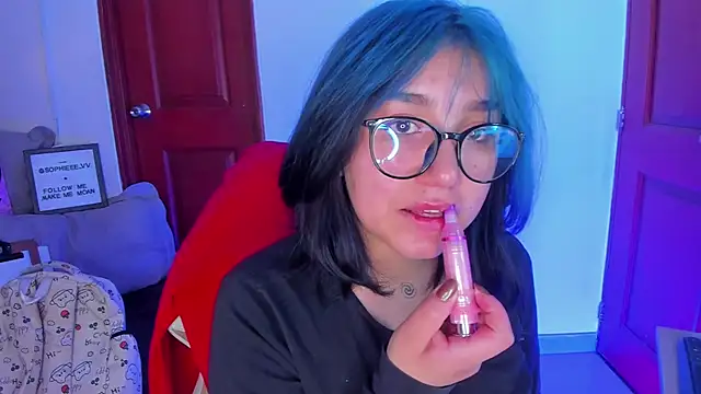 Snapshot of sophiievv chatting on 02-17-26, 06:36 sophiievv online show from 02-17-26, 06:36