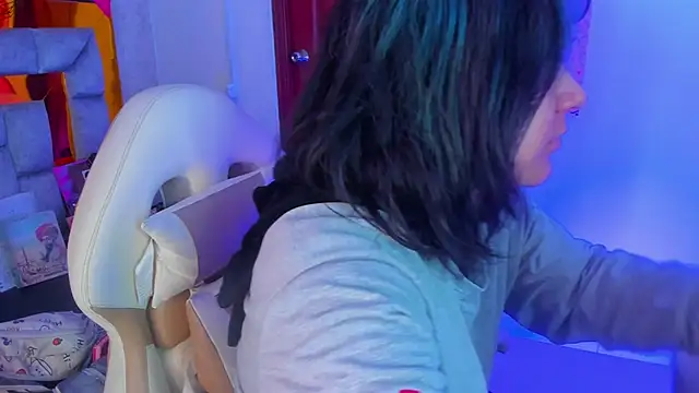 Snapshot of sophiievv chatting on 02-23-26, 07:55 sophiievv online show from 02-23-26, 07:55