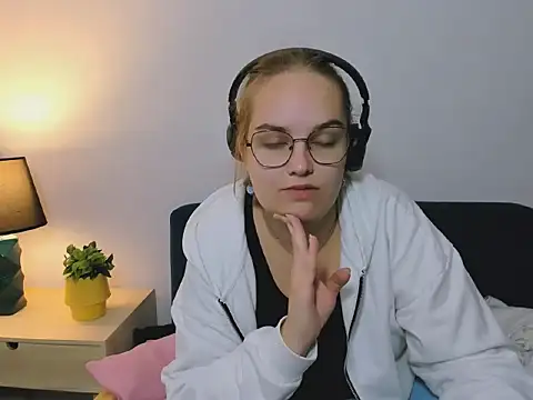 AliceCrazy69 online show from 10-05-25, 04:33