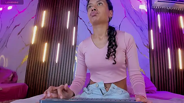 VictoriaDuart online show from 09-17-25, 07:48