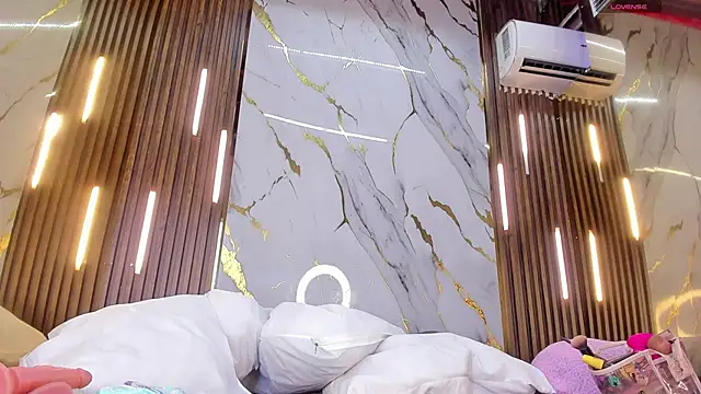 VictoriaDuart online show from 12-18-25, 08:26