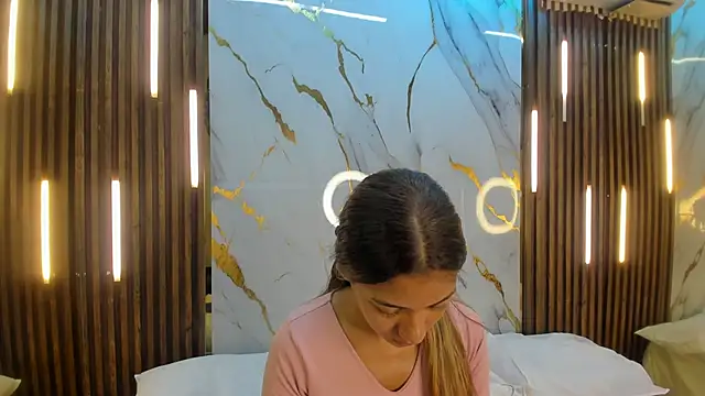 VictoriaDuart online show from 04-23-26, 08:00