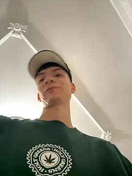 Snapshot of Luck__090 chatting on 10-03-25, 01:24 Luck  090 online show from 10-03-25, 01:24