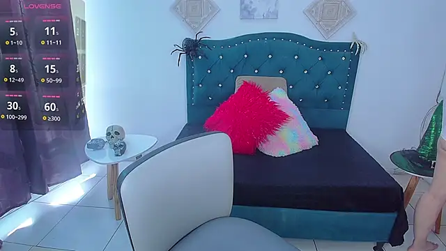 Snapshot of IamBunny_f_w chatting on 10-27-25, 01:37 IamBunny f w online show from 10-27-25, 01:37