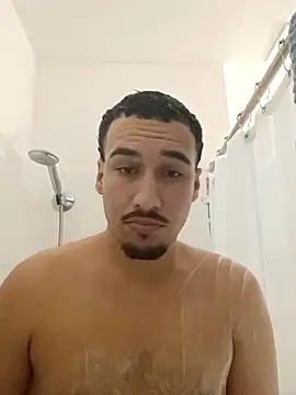 Snapshot of Jadriel23 chatting on 10-08-25, 03:37 Jadriel23 online show from 10-08-25, 03:37