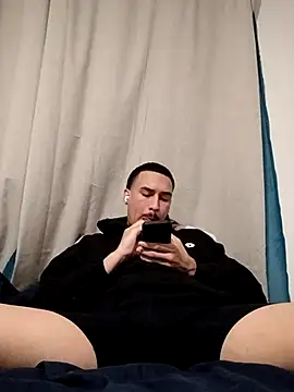 Snapshot of Jadriel23 chatting on 10-19-25, 04:35 Jadriel23 online show from 10-19-25, 04:35