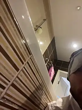 Snapshot of BonchBru chatting on 10-25-25, 06:43 BonchBru online show from 10-25-25, 06:43