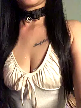 Snapshot of aliceeBae chatting on 10-16-25, 05:47 aliceeBae online show from 10-16-25, 05:47