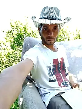 Snapshot of AlphaAlterX chatting on 09-09-25, 01:21 AlphaAlterX online show from 09-09-25, 01:21