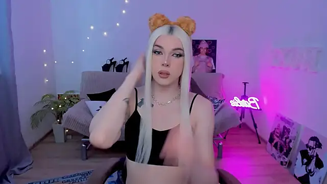 Snapshot of YourTrixie chatting on 02-07-26, 06:39 YourTrixie online show from 02-07-26, 06:39