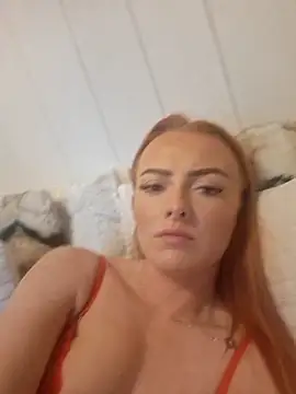 Snapshot of RedHeadRoxyUK chatting on 10-15-25, 10:59 RedHeadRoxyUK online show from 10-15-25, 10:59