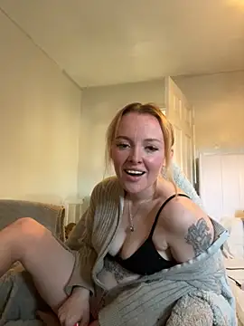 RedHeadRoxyUK online show from 11-12-25, 11:43