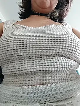 Snapshot of LylaVixxen chatting on 10-29-25, 05:47 LylaVixxen online show from 10-29-25, 05:47